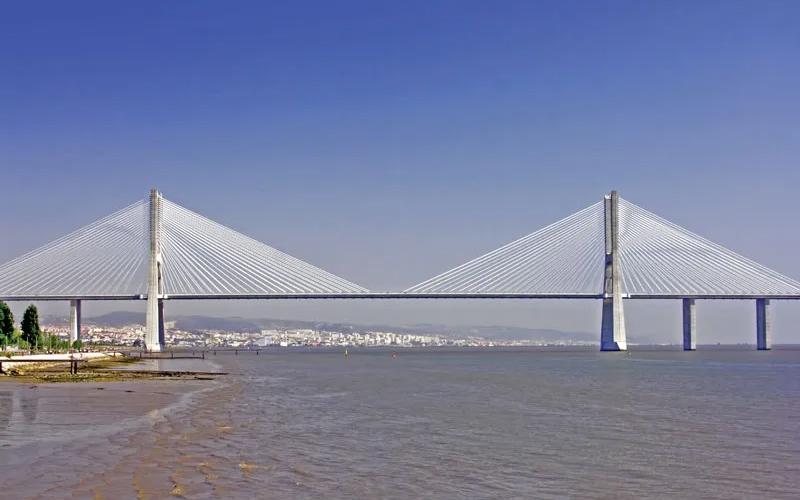 葡萄牙移民是否能买房落户？详解2024年较新政策与流程